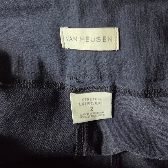 ⭐️Van Heusen Navy Stretch Ankle Pants With Scalloped Hem  Size 2 - Picture 4 of 4